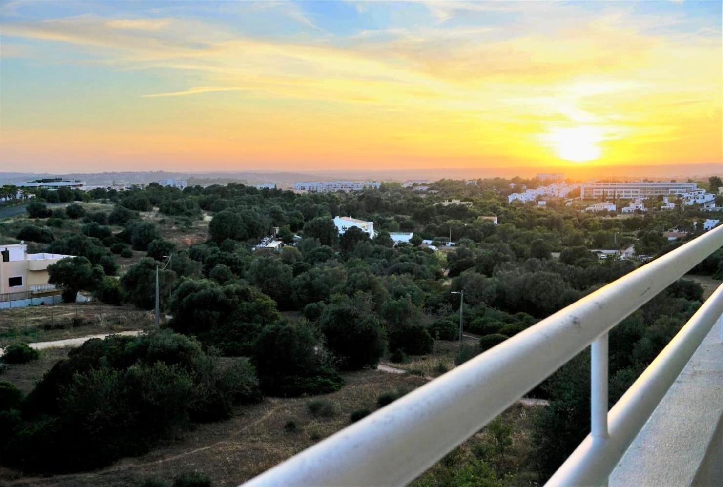 Cozy Alvor Retreat - Sunset Balcony, Wi-Fi & Ac Διαμέρισμα Εξωτερικό φωτογραφία